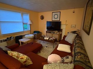 15 Swan St, West Roxbury, MA 02132
