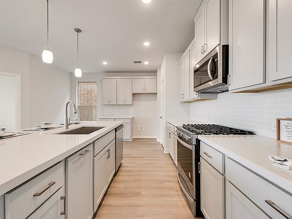 4th image of 169 Ashbrook St