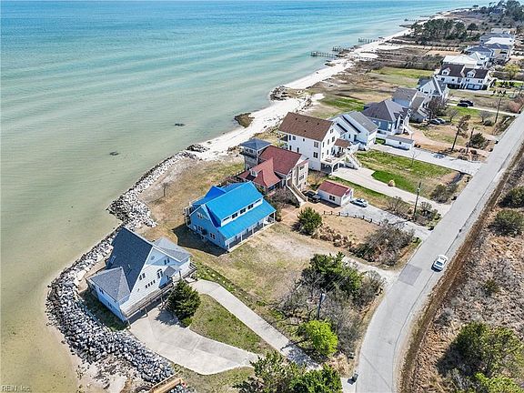 2nd image of 907 Bay Tree Beach Rd