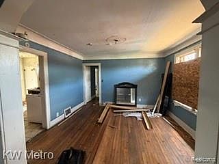 4th image of 2965 W Grand St