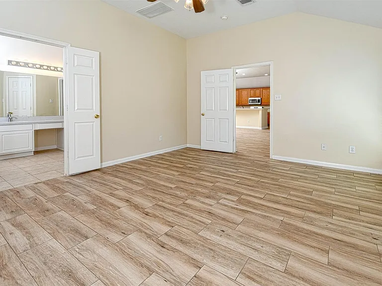 20826 Meadowhill Dr — Photo 17
