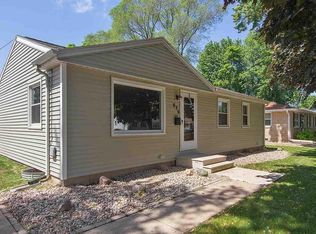 626 Blackhawk Dr, Green Bay, WI 54301