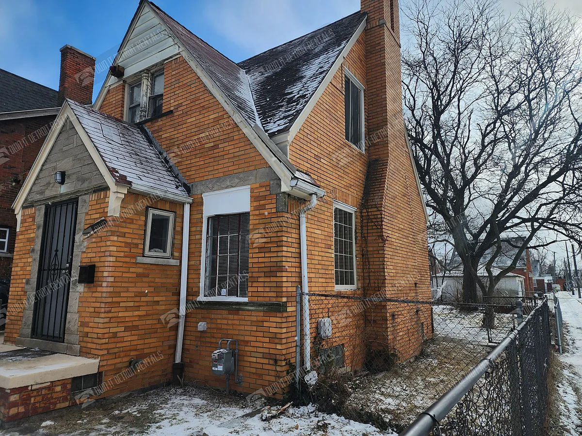 Building Photo - 15000 Mayfield St