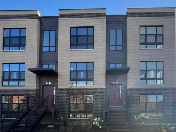 1259 Lakepointe Dr, Schaumburg, IL 60173