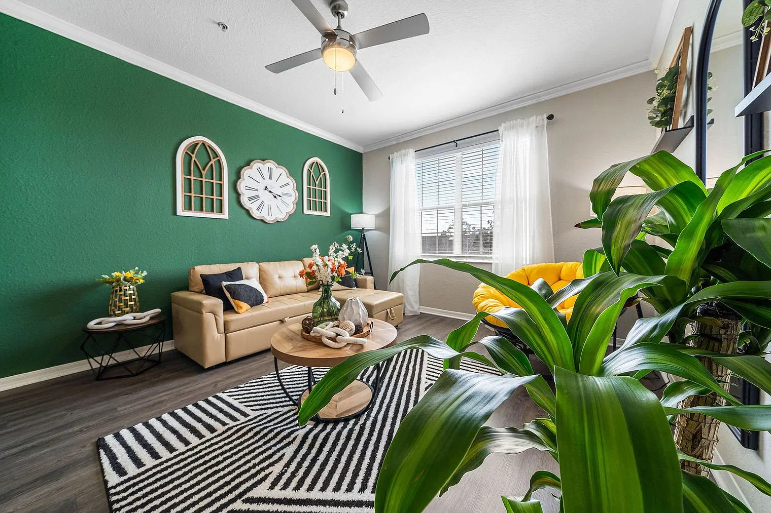 3 bed, 2.0 bath, 1345 sqft, $4,872 — Photo 3