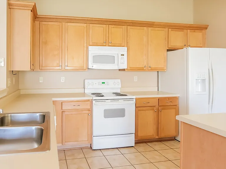 4064 Sidlehill Dr — Photo 6