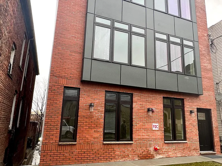 145 Bergen Ave #4 — Photo 5