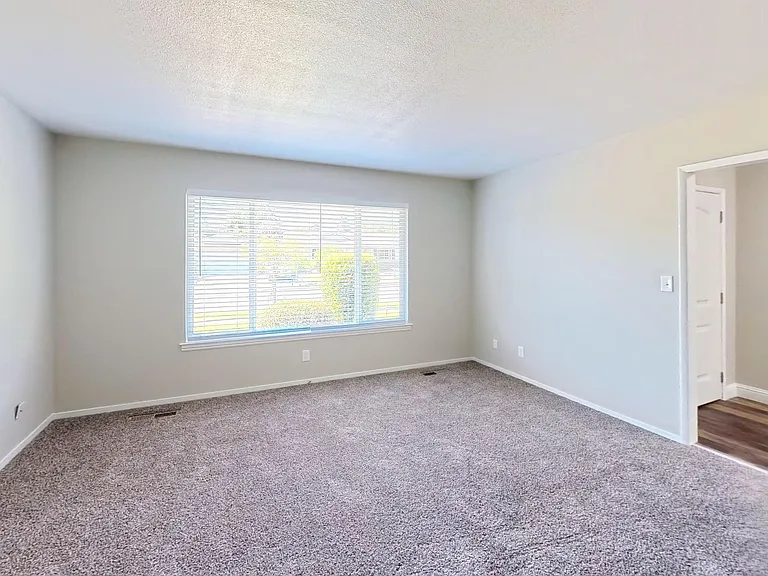 2209 E Palo Alto Ave — Photo 5