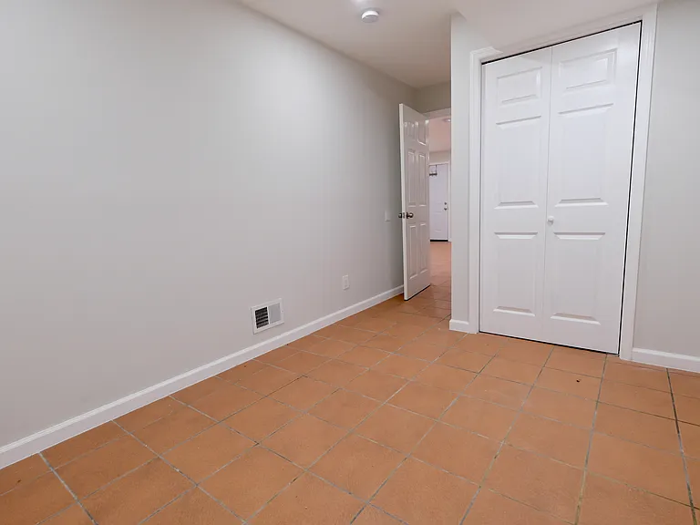 9 Thorne St #G — Photo 8