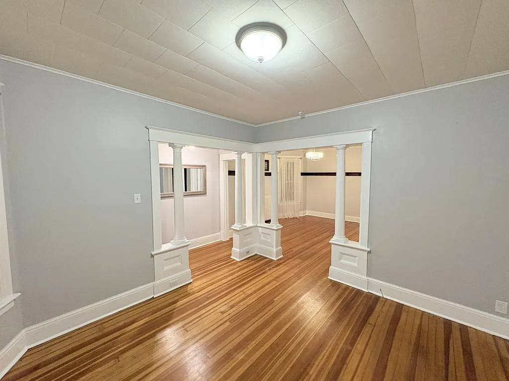 52 Grove Ave — Photo 3