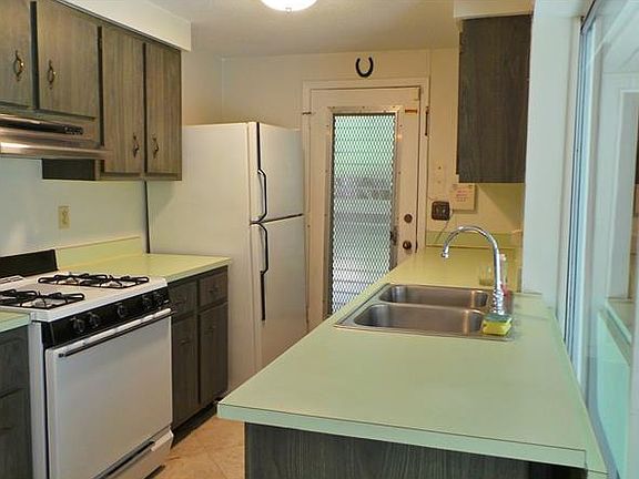 5th image of 2523 Tamarind St
