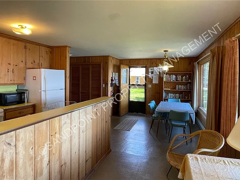 270 Eameshore Dr — Photo 13