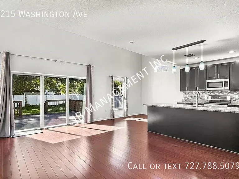 215 Washington Ave — Photo 2