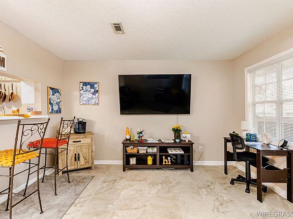 4th image of 300 Ridgeway Dr
