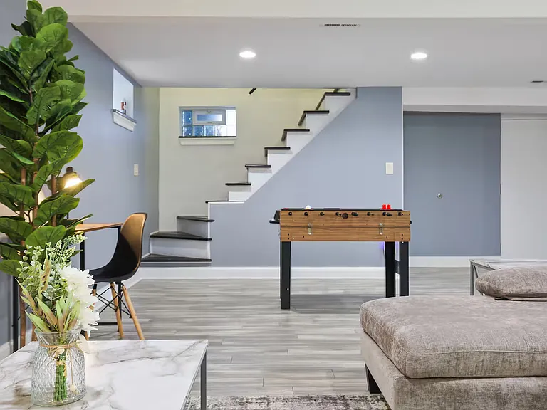 777 N Lombard St — Photo 17