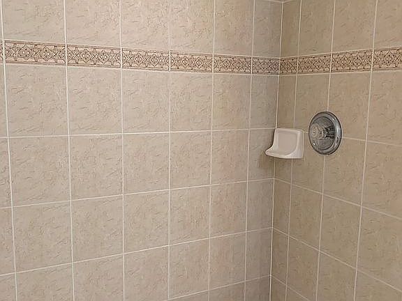 5th image of 529 E Sheridan St #1061