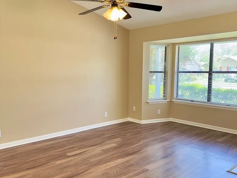 114 Dogwood Cir — Photo 3