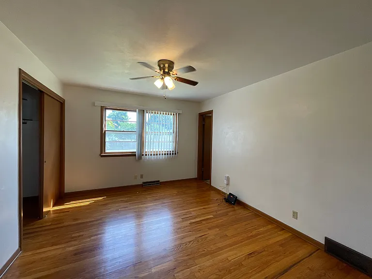 324 E 7th St #2 — Photo 4