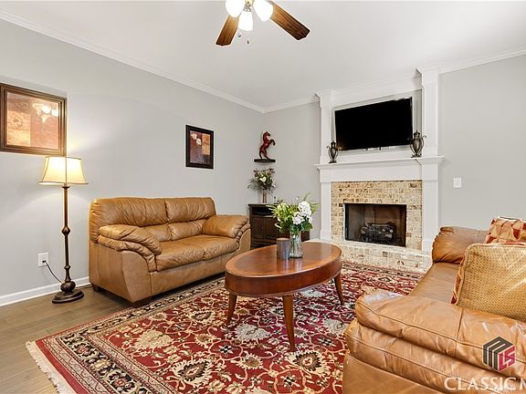 4th image of 776 Mimosa Way