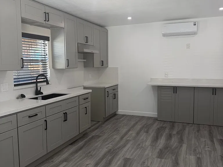 15327 S Butler Ave — Photo 3