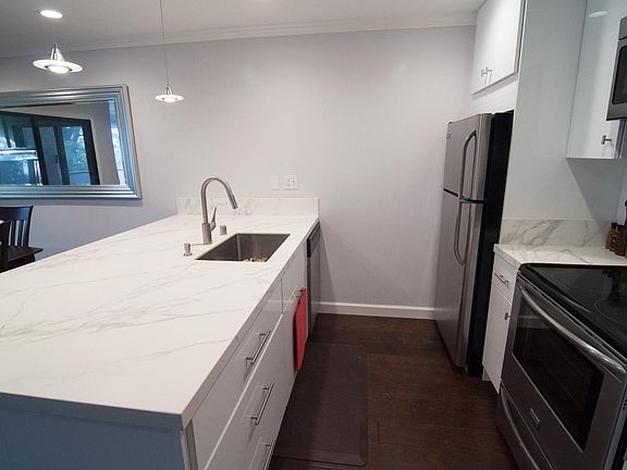 3rd image of 3295 La Mesa Dr APT 3
