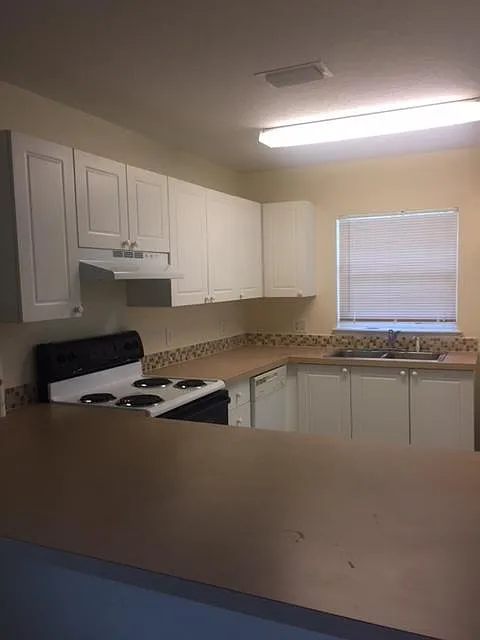 2 bed, 900 sqft, $1,250 — Photo 2