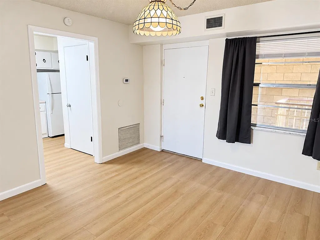 2 bed, 2.0 bath, 1148 sqft, $1,100 — Photo 3