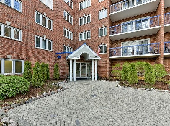 3rd image of 6755 N Milwaukee Ave APT 310