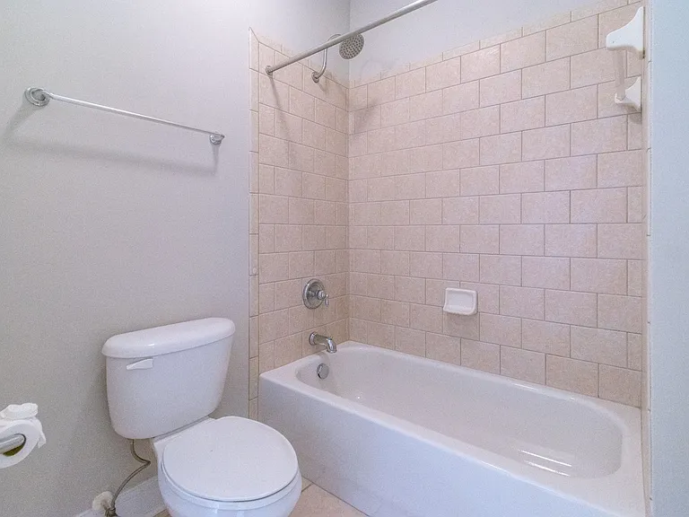 560 Oakland Ave — Photo 21