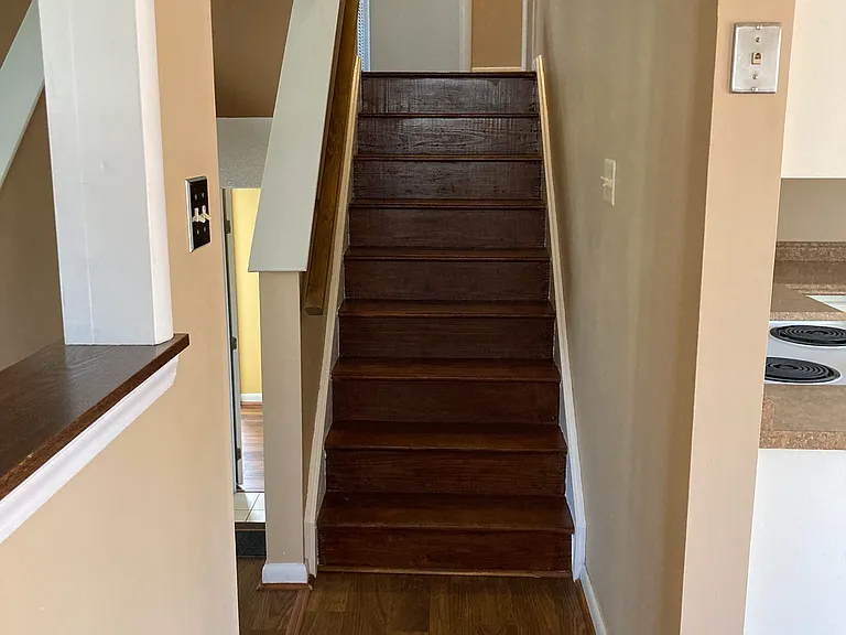 436 Queensway Rd — Photo 32
