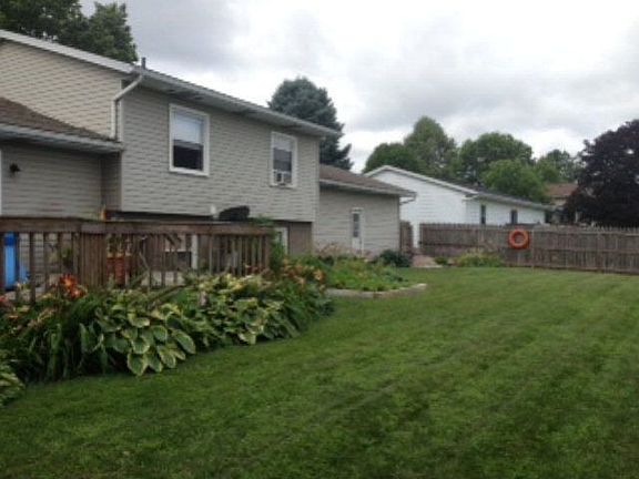 3rd image of 1696 Victoria Ct