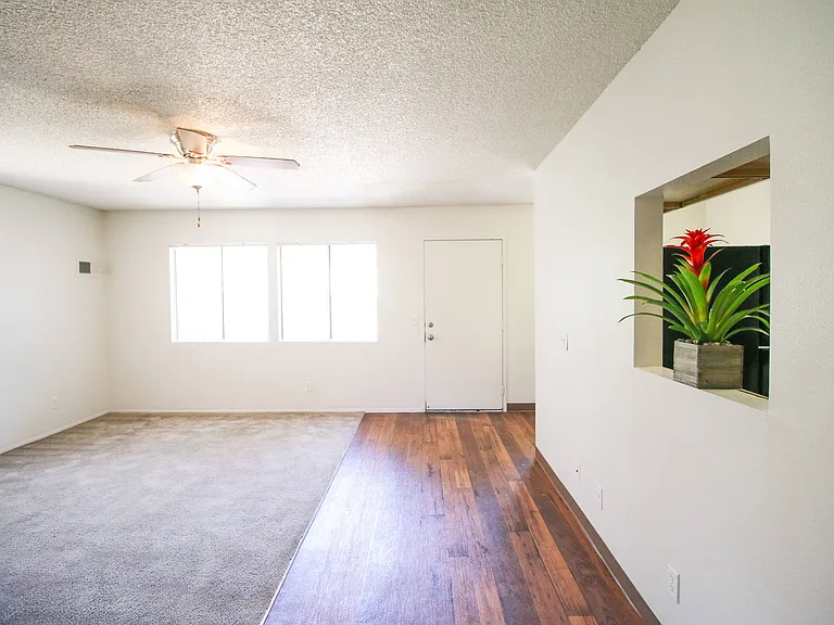 Creekside Villas Apartments — Photo 11