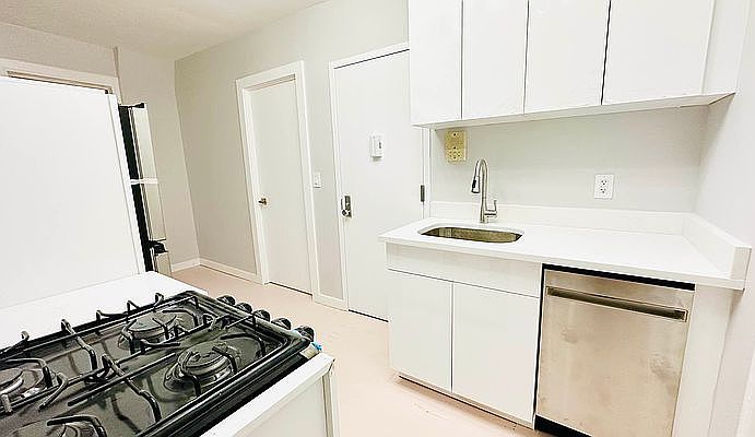1st image of 307 W 20th St APT 1F