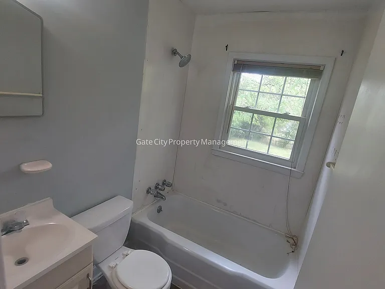 1218 Guyer St — Photo 8