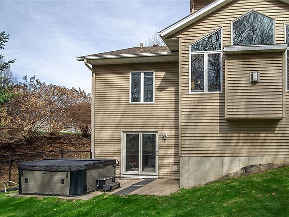 3rd image of 4718 Oak Bluff Court