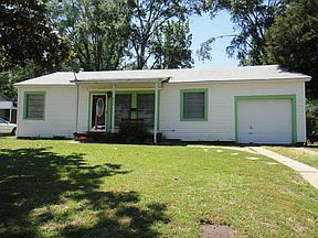 1st image of 900 Highland Dr