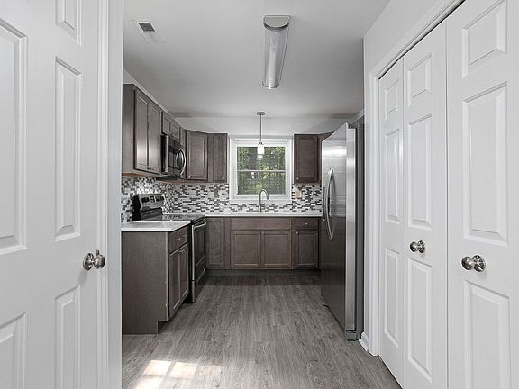 5th image of 2202 Anthony Dr Unit A