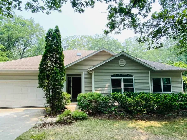 2441 Peach Ave, Fairfield, IA 52556