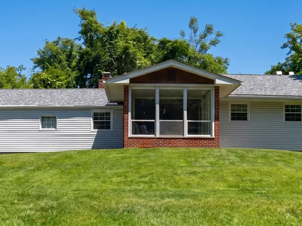 10300 Dudley Dr, Saint Louis, MO 63137