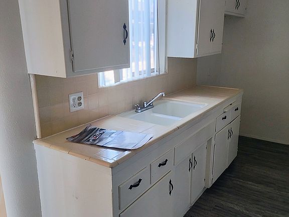 2nd image of 1820 Cordova St #B