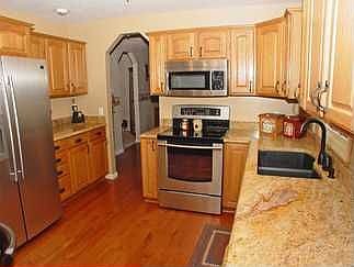 5th image of 817 Donegal Dr W