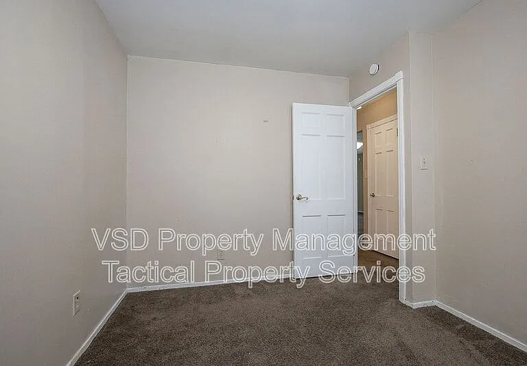 374 E 232nd St — Photo 18