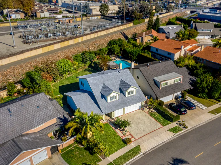 9851 Cloverdale Ave — Photo 9