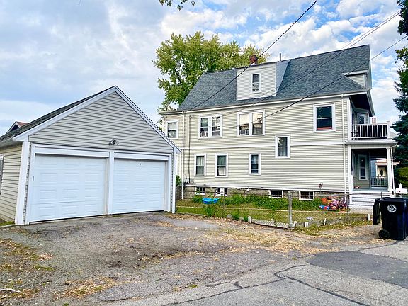 3 Parking Spaces incl. 1 Car Garage Space