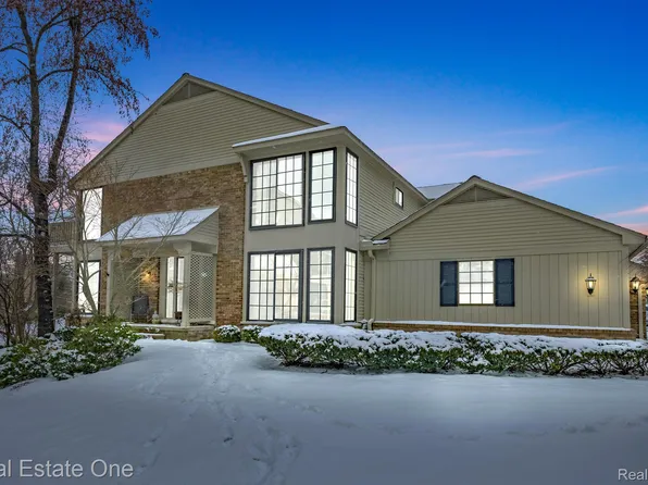 7227 Creeks Bend Dr, West Bloomfield, MI 48322