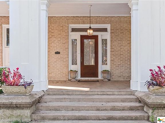 4th image of 615 W Garfield Ave