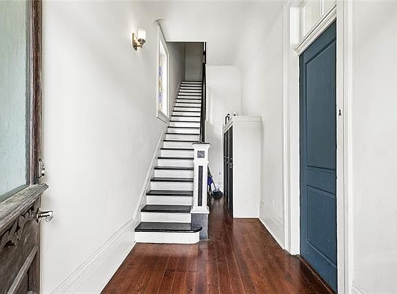 2nd image of 1426 Carondelet St #E