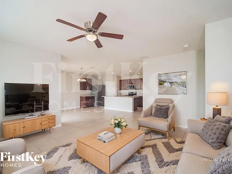 1627 SW 25th Ln — Photo 3