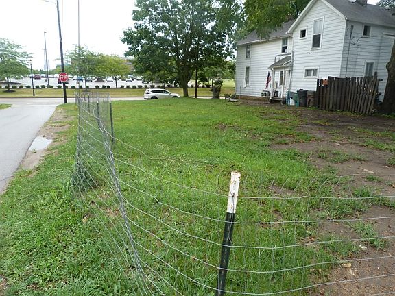 3rd image of 327 N Yellow Springs St