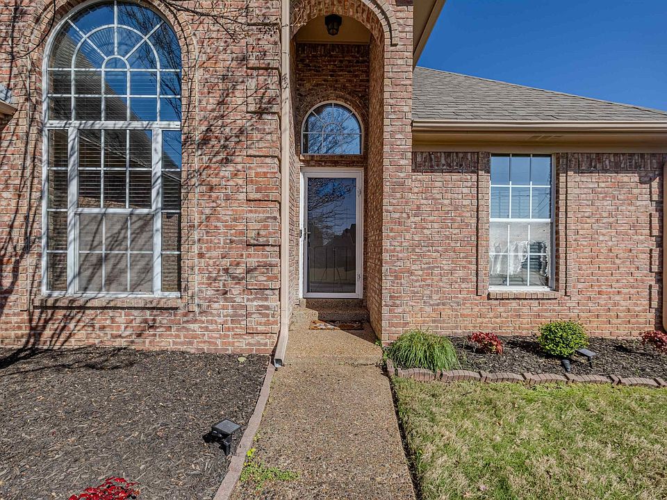 1st image of 235 Brookwood Cir